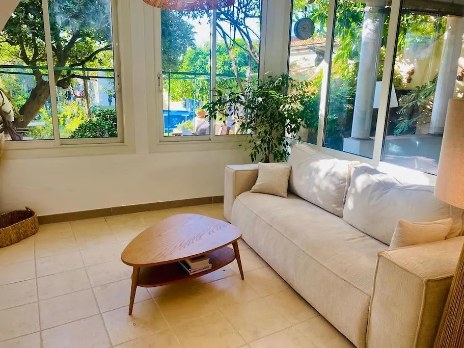 Daire Rez De Villa Jusqu A 6 Personnes Hyères